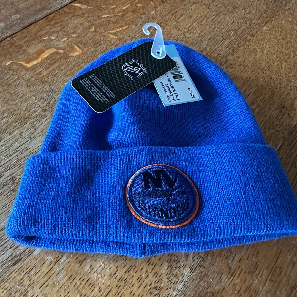 NWT New York Islanders NHL Blue Beanie Cap ❄️ NY Boys